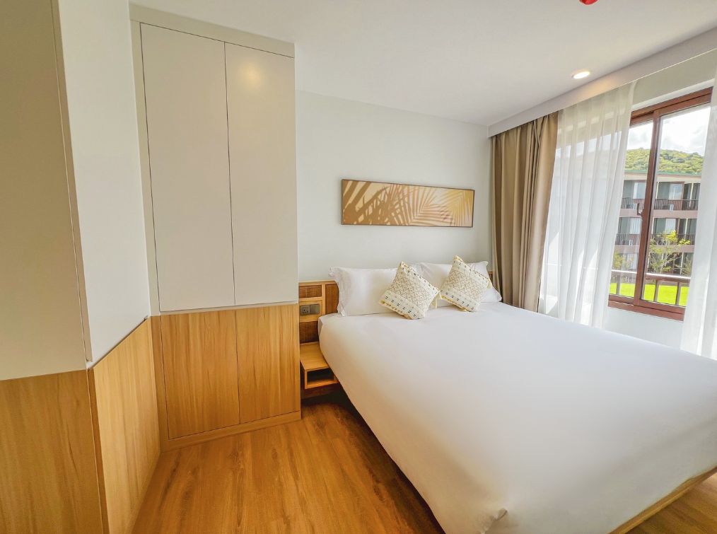 Premium Pool View Suite 1