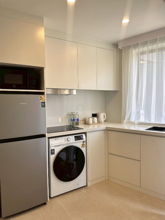 Superior Pool Suite 4